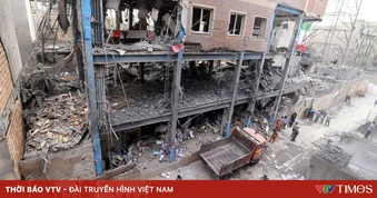Israel không kích đồng loạt thủ đô Tehran và Beirut