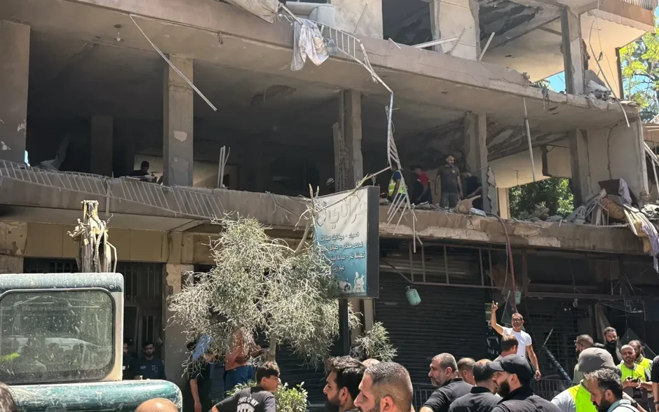 Israel không kích ngoại ô thủ đô Beirut Israel không kích ngoại ô thủ đô Beirut