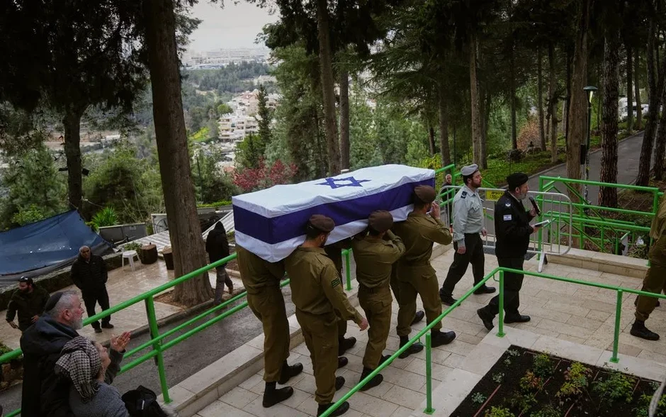 Israel không kích “trái tim” của Tehran, hạ sát thêm quan chức Iran Israel không kích “trái tim” của Tehran, hạ sát thêm quan chức Iran
