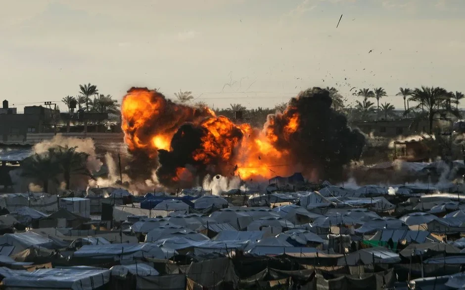 Israel không kích vào 2 trạm kiểm soát của cảnh sát Gaza, khiến 6 người thiệt mạng Israel không kích vào 2 trạm kiểm soát của cảnh sát Gaza, khiến 6 người thiệt mạng