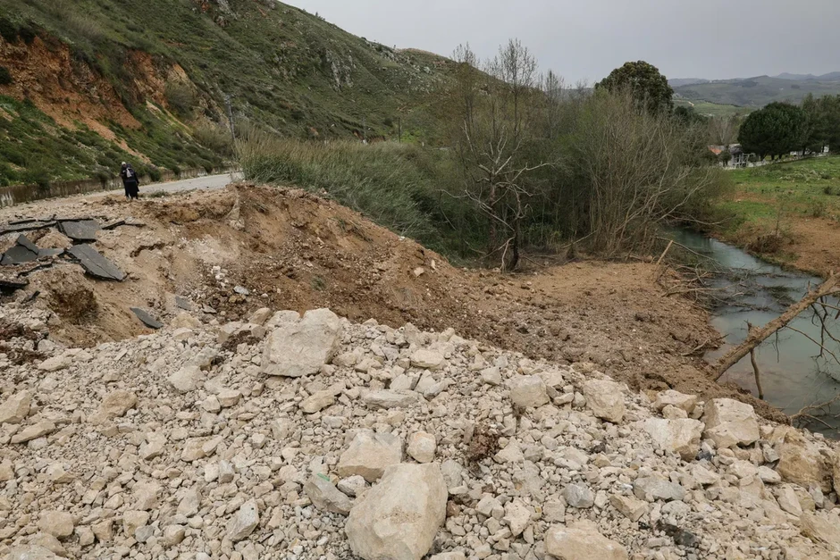 Israel tấn công các cây cầu quan trọng bắc qua sông Litani ở Lebanon Israel tấn công các cây cầu quan trọng bắc qua sông Litani ở Lebanon