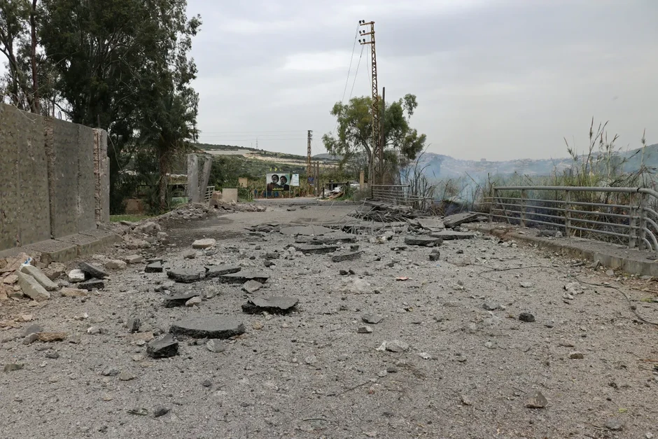 Israel tấn công các cây cầu quan trọng bắc qua sông Litani ở Lebanon Israel tấn công các cây cầu quan trọng bắc qua sông Litani ở Lebanon