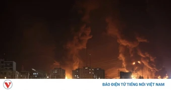 Israel tập kích nhà máy hóa dầu lớn nhất của Iran