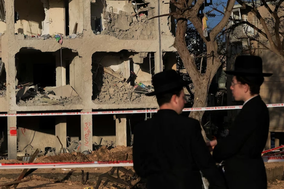Israel và Iran tiếp tục “ăn miếng trả miếng”, đàm phán hòa bình xa vời Israel và Iran tiếp tục “ăn miếng trả miếng”, đàm phán hòa bình xa vời