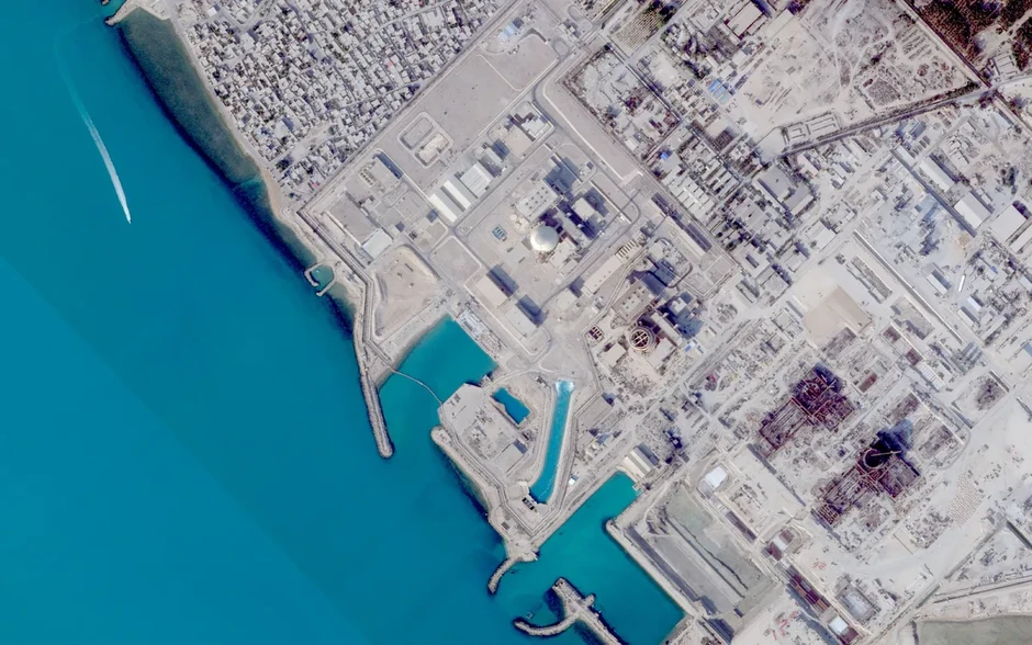 Israel và Mỹ tấn công nhà máy điện hạt nhân Bushehr của Iran Israel và Mỹ tấn công nhà máy điện hạt nhân Bushehr của Iran