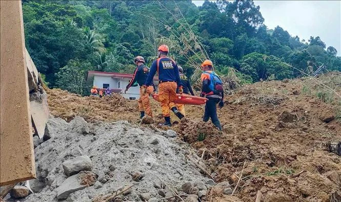 Ít nhất 4 người thiệt mạng do lở đất tại Philippines Ít nhất 4 người thiệt mạng do lở đất tại Philippines