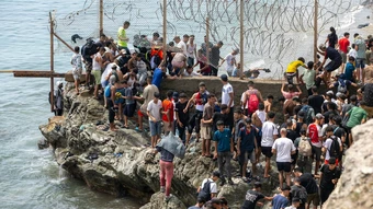 Italy đình chỉ hiệp ước Schengen với Tây Ban Nha