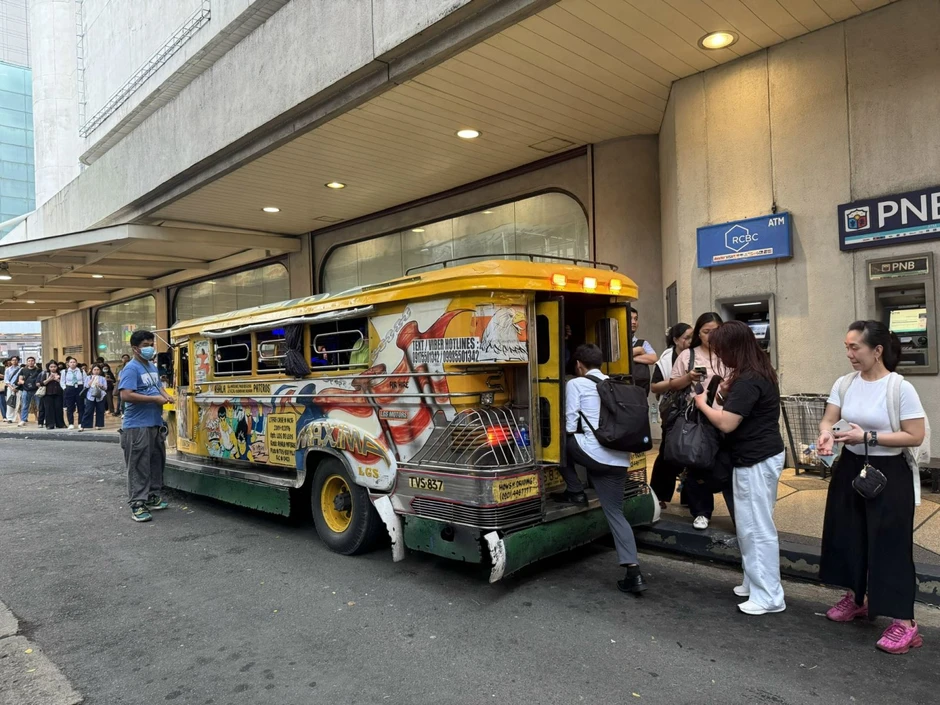 Jeepney - 'di sản sống' trên những con phố Manila Jeepney - 'di sản sống' trên những con phố Manila