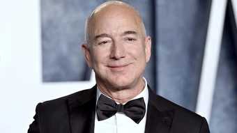Jeff Bezos sắp mua cổ phần Liverpool