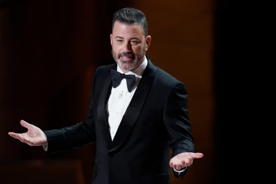 Jimmy Kimmel giải thích câu đùa 'góa chồng' về bà Melania Jimmy Kimmel giải thích câu đùa 'góa chồng' về bà Melania