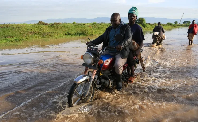 Kenya bước vào mùa mưa khắc nghiệt, hơn 100 người thiệt mạng do lũ lụt Kenya bước vào mùa mưa khắc nghiệt, hơn 100 người thiệt mạng do lũ lụt