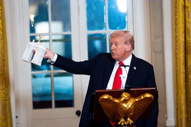 Khải Hoàn Môn cao 76m của ông Trump chưa xây đã gây xôn xao: Câu nói của giới tiếp viên hé lộ mối lo lớn Khải Hoàn Môn cao 76m của ông Trump chưa xây đã gây xôn xao: Câu nói của giới tiếp viên hé lộ mối lo lớn
