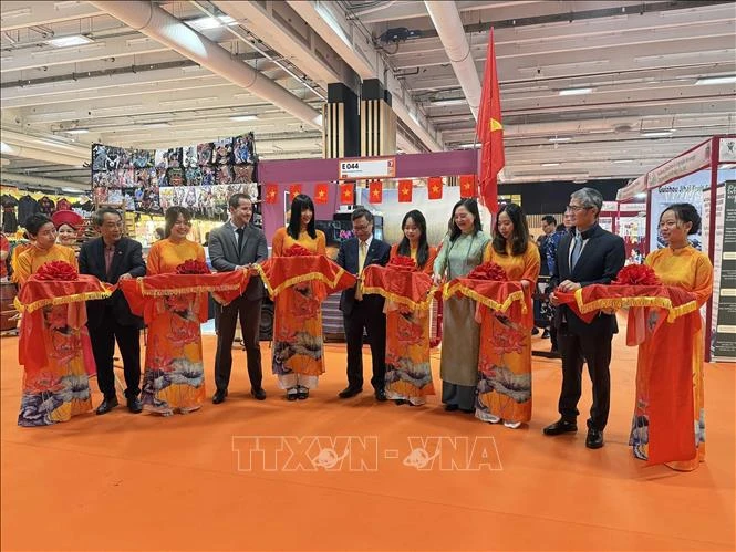Khai trương Không gian Việt Nam tại Hội chợ quốc tế Paris Khai trương Không gian Việt Nam tại Hội chợ quốc tế Paris