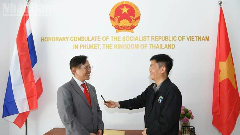 Khai trương Văn phòng Lãnh sự danh dự Việt Nam tại Phuket, Thái Lan Khai trương Văn phòng Lãnh sự danh dự Việt Nam tại Phuket, Thái Lan