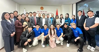 Khẳng định vai trò của thanh niên Việt Nam ở nước ngoài trong việc giữ gìn bản sắc văn hóa dân tộc