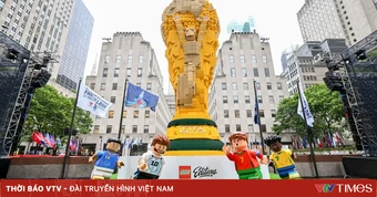 Khánh thành cúp World Cup LEGO khổng lồ