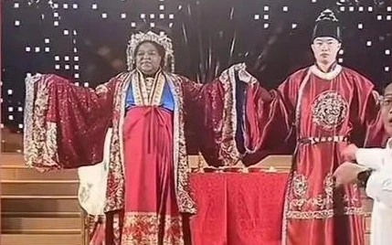 Khi còi báo động tên lửa Iran vang lên, người Israel xuống hầm… và bắt đầu hẹn hò Khi còi báo động tên lửa Iran vang lên, người Israel xuống hầm… và bắt đầu hẹn hò