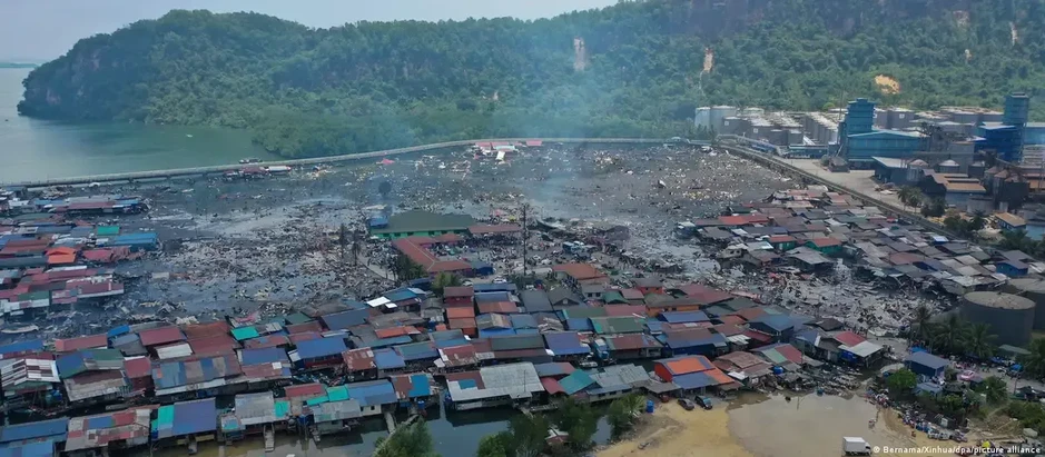 Khoảng 1.000 ngôi nhà bị thiêu rụi trong vụ hỏa hoạn kinh hoàng tại Malaysia Khoảng 1.000 ngôi nhà bị thiêu rụi trong vụ hỏa hoạn kinh hoàng tại Malaysia