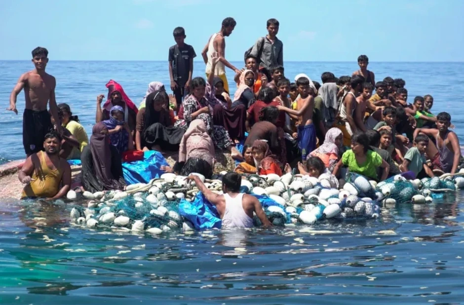 Khoảng 250 người mất tích do chìm thuyền trên biển Andaman Khoảng 250 người mất tích do chìm thuyền trên biển Andaman