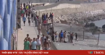 Khoảng 80.000 người đã vượt biên vào Ceuta