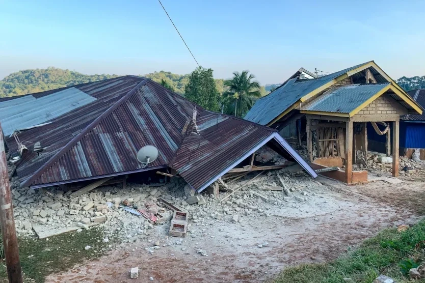 Khoảnh khắc động đất mạnh rung chuyển Indonesia Khoảnh khắc động đất mạnh rung chuyển Indonesia