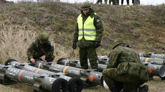 Không muốn “chờ NATO đến”, một thành viên điều quân chủ lực sát biên giới Nga: Điện Kremlin phản ứng sao? Không muốn “chờ NATO đến”, một thành viên điều quân chủ lực sát biên giới Nga: Điện Kremlin phản ứng sao?