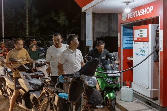 Khủng hoảng nhiên liệu: Láng giềng của Việt Nam và Thái Lan chỉ còn xăng dầu đủ dùng trong 25 ngày Khủng hoảng nhiên liệu: Láng giềng của Việt Nam và Thái Lan chỉ còn xăng dầu đủ dùng trong 25 ngày