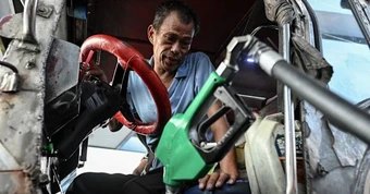 Khủng hoảng nhiên liệu: Láng giềng của Việt Nam và Thái Lan chỉ còn xăng dầu đủ dùng trong 25 ngày