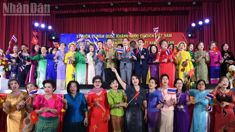 Kiều bào tại Bangkok kỷ niệm 81 năm Quốc khánh và 50 năm thiết lập quan hệ ngoại giao Việt Nam-Thái Lan