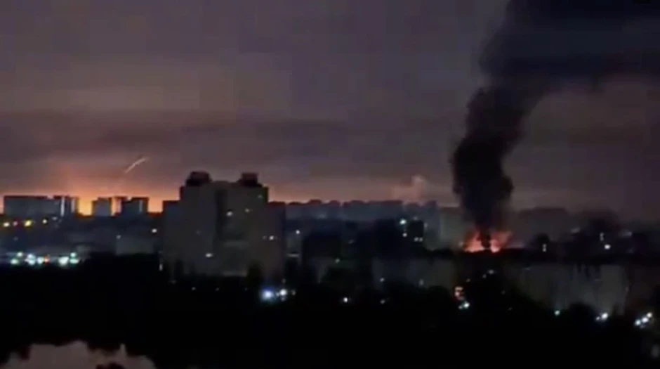 Kiev rung chuyển vì loạt không kích, Nga tuyên bố phá hủy nhiều mục tiêu quân sự Kiev rung chuyển vì loạt không kích, Nga tuyên bố phá hủy nhiều mục tiêu quân sự