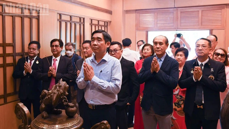 Kỷ niệm 136 năm Ngày sinh Chủ tịch Hồ Chí Minh tại Bangkok, Thái Lan Kỷ niệm 136 năm Ngày sinh Chủ tịch Hồ Chí Minh tại Bangkok, Thái Lan