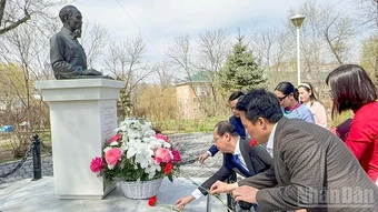 Kỷ niệm 51 năm ngày Giải phóng miền nam, thống nhất đất nước tại vùng Viễn Đông nước Nga