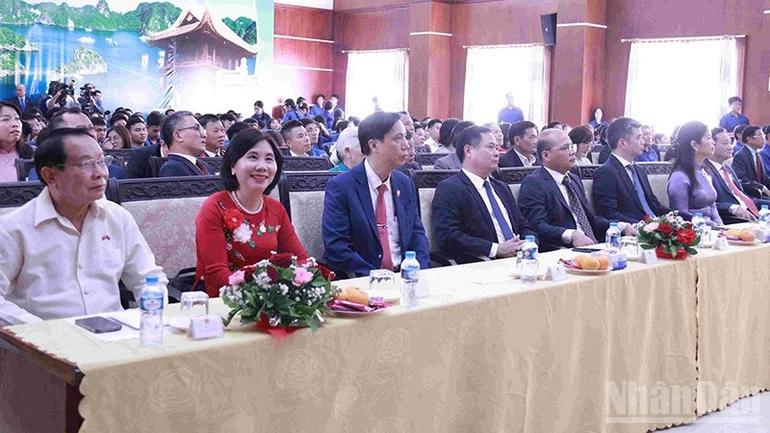 Kỷ niệm 95 năm Ngày thành lập Đoàn Thanh niên Cộng sản Hồ Chí Minh tại Lào Kỷ niệm 95 năm Ngày thành lập Đoàn Thanh niên Cộng sản Hồ Chí Minh tại Lào