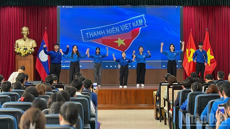 Kỷ niệm 95 năm Ngày thành lập Đoàn Thanh niên Cộng sản Hồ Chí Minh tại Lào Kỷ niệm 95 năm Ngày thành lập Đoàn Thanh niên Cộng sản Hồ Chí Minh tại Lào