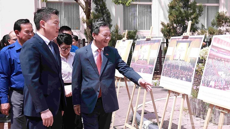 Kỷ niệm 95 năm Ngày thành lập Đoàn Thanh niên Cộng sản Hồ Chí Minh tại Lào Kỷ niệm 95 năm Ngày thành lập Đoàn Thanh niên Cộng sản Hồ Chí Minh tại Lào