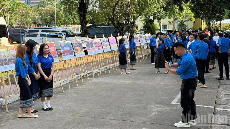 Kỷ niệm 95 năm Ngày thành lập Đoàn Thanh niên Cộng sản Hồ Chí Minh tại Lào Kỷ niệm 95 năm Ngày thành lập Đoàn Thanh niên Cộng sản Hồ Chí Minh tại Lào
