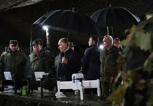 Lần đầu ra mắt trước đại diện 60 nước: Ông Putin gặp loạt tùy viên quân sự, công bố vũ khí "phá kế hoạch NATO" Lần đầu ra mắt trước đại diện 60 nước: Ông Putin gặp loạt tùy viên quân sự, công bố vũ khí "phá kế hoạch NATO"