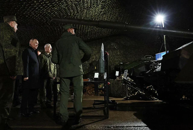 Lần đầu ra mắt trước đại diện 60 nước: Ông Putin gặp loạt tùy viên quân sự, công bố vũ khí "phá kế hoạch NATO" Lần đầu ra mắt trước đại diện 60 nước: Ông Putin gặp loạt tùy viên quân sự, công bố vũ khí "phá kế hoạch NATO"