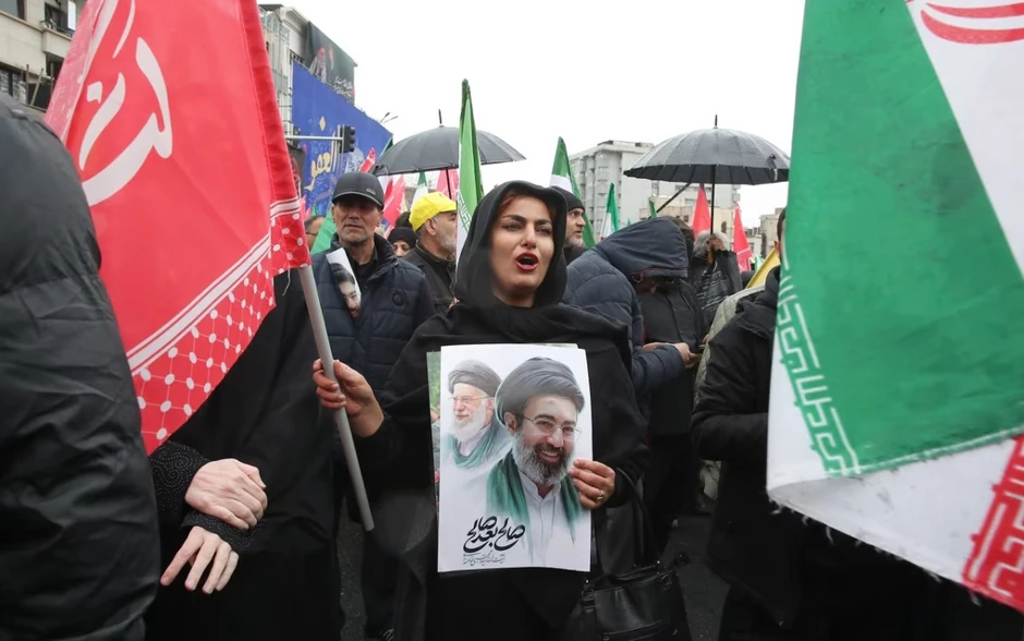 Lãnh tụ tối cao Iran tuyên bố phải tước đoạt an ninh của các đối thủ Lãnh tụ tối cao Iran tuyên bố phải tước đoạt an ninh của các đối thủ