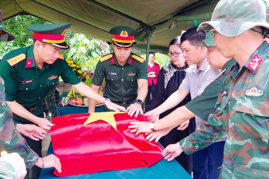 Lào Cai cất bốc được nhiều mộ liệt sĩ để xác định danh tính, bàn giao cho gia đình, dòng họ Lào Cai cất bốc được nhiều mộ liệt sĩ để xác định danh tính, bàn giao cho gia đình, dòng họ