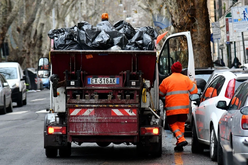 Lao công giúp người phụ nữ Italy tìm lại vé số trúng 1 triệu euro vứt nhầm Lao công giúp người phụ nữ Italy tìm lại vé số trúng 1 triệu euro vứt nhầm
