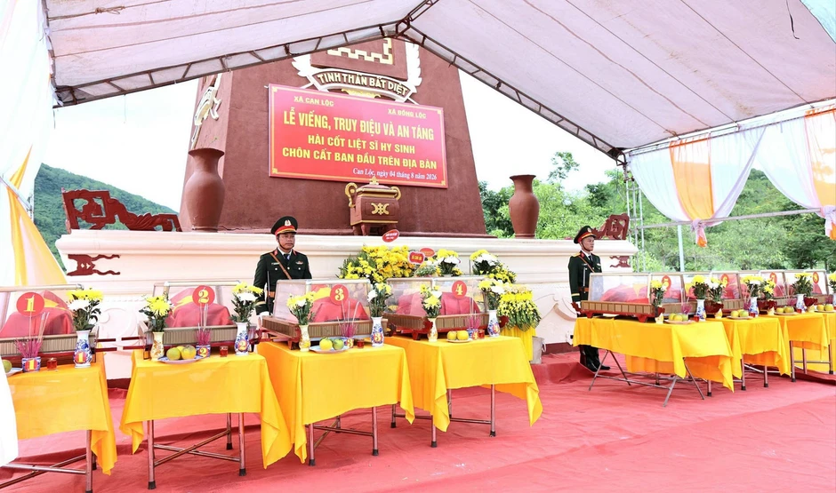 Lấy mẫu ADN tìm lại danh tính 8 liệt sĩ ở Ngã ba Đồng Lộc Lấy mẫu ADN tìm lại danh tính 8 liệt sĩ ở Ngã ba Đồng Lộc