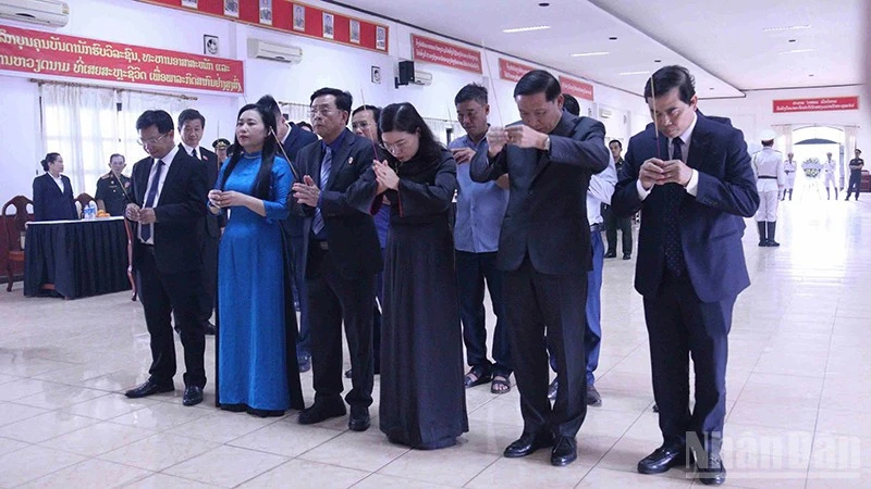 Lễ tưởng niệm và bàn giao hài cốt liệt sĩ Việt Nam tại thủ đô Vientiane