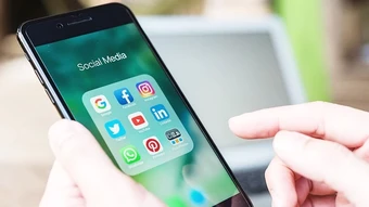 Lệnh “giới nghiêm mạng xã hội” đối với thanh - thiếu niên