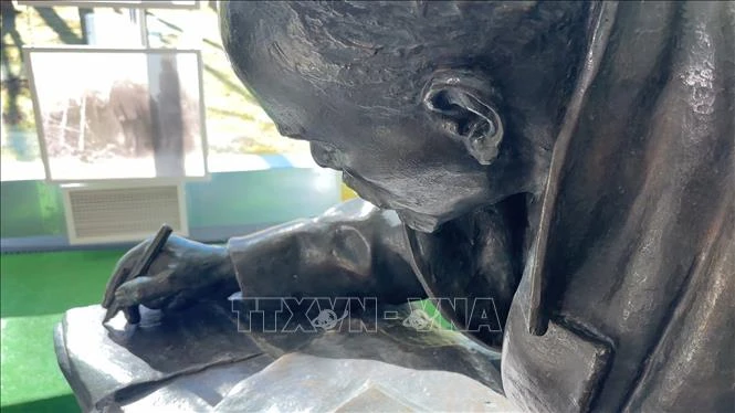 Lều cỏ Lenin ở Razliv - chứng tích về quyết định quan trọng của vị lãnh tụ nước Nga Lều cỏ Lenin ở Razliv - chứng tích về quyết định quan trọng của vị lãnh tụ nước Nga