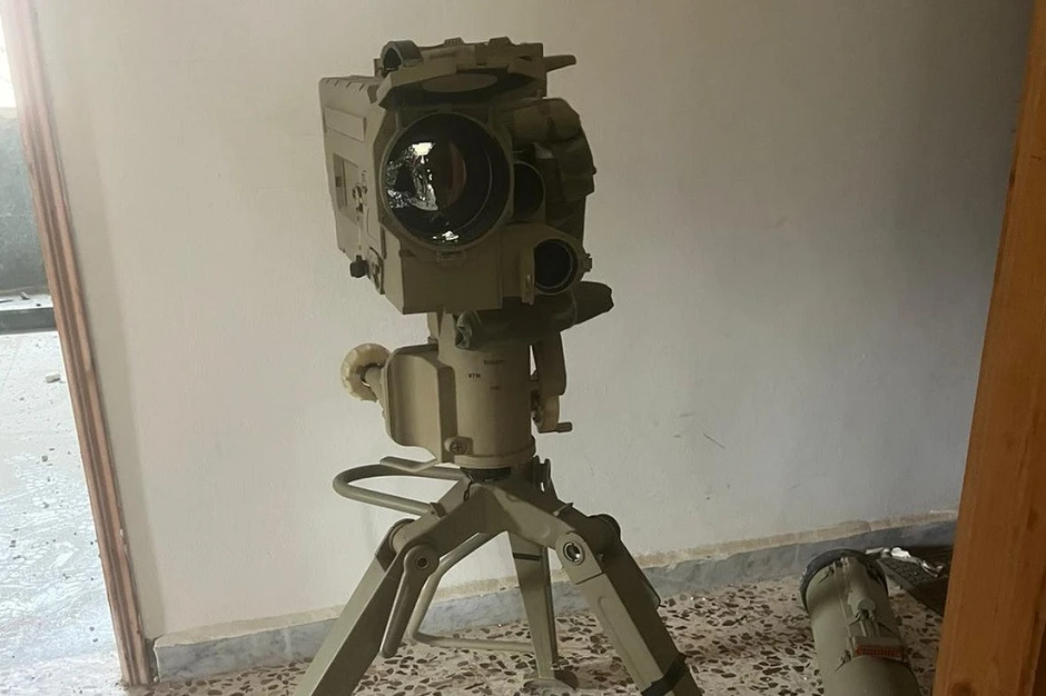 Lính Israel thu giữ tên lửa chống tăng tiên tiến của Hezbollah Lính Israel thu giữ tên lửa chống tăng tiên tiến của Hezbollah