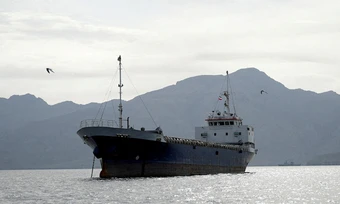 Loạt tàu ngần ngại qua eo biển Hormuz sau thông báo mở cửa