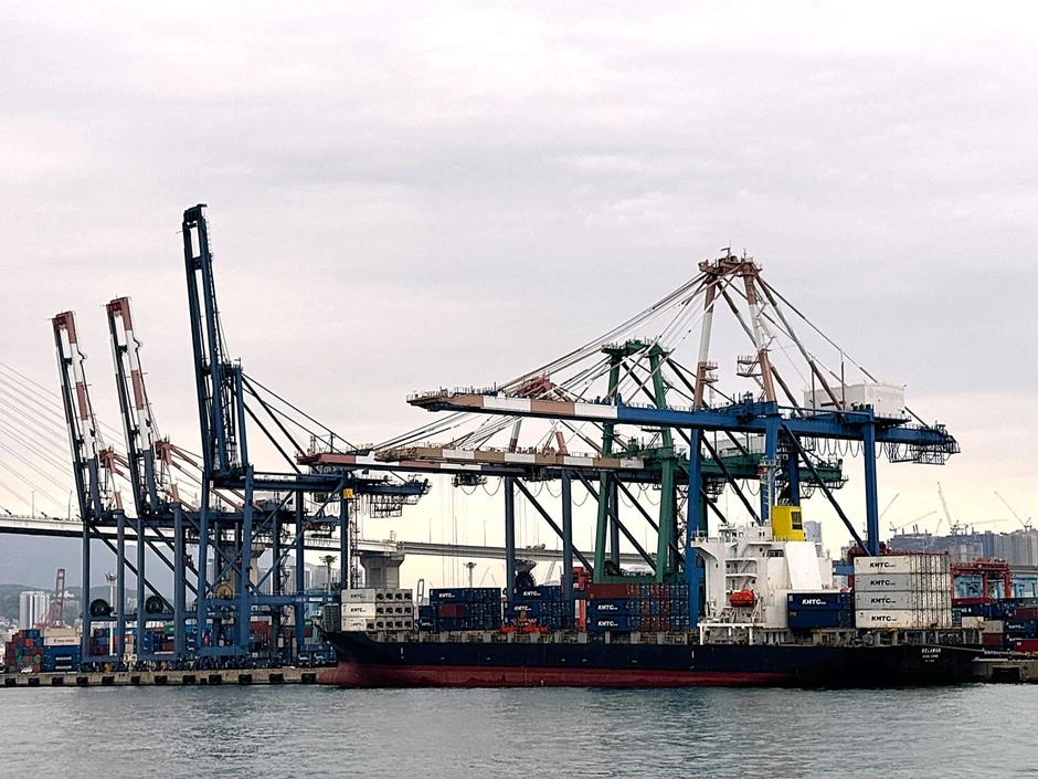 Lợi thế cạnh tranh của cảng Busan trong cấu trúc logistics Đông Bắc Á