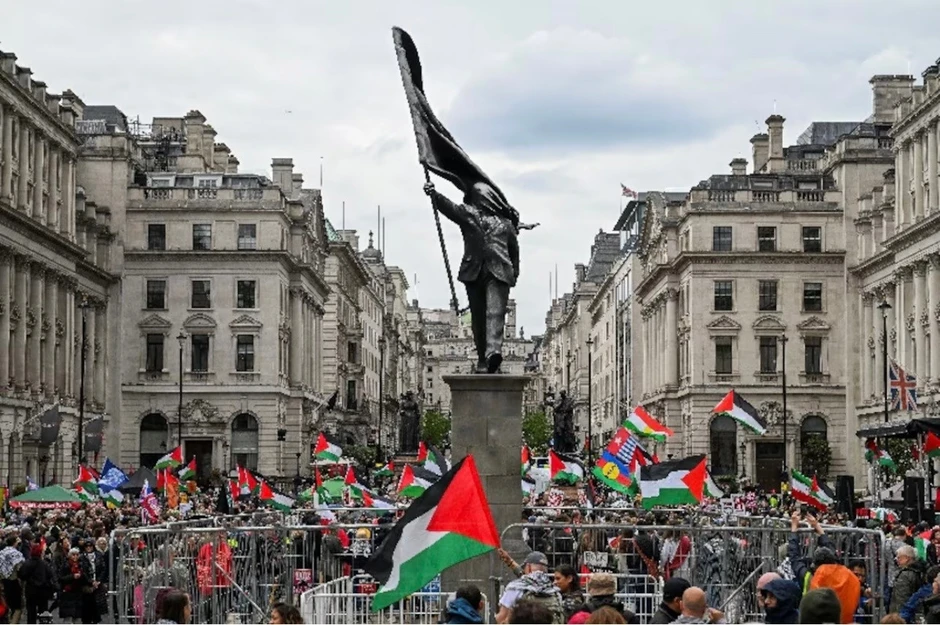 London bùng nổ biểu tình kép, Thủ tướng Starmer gánh thêm áp lực London bùng nổ biểu tình kép, Thủ tướng Starmer gánh thêm áp lực
