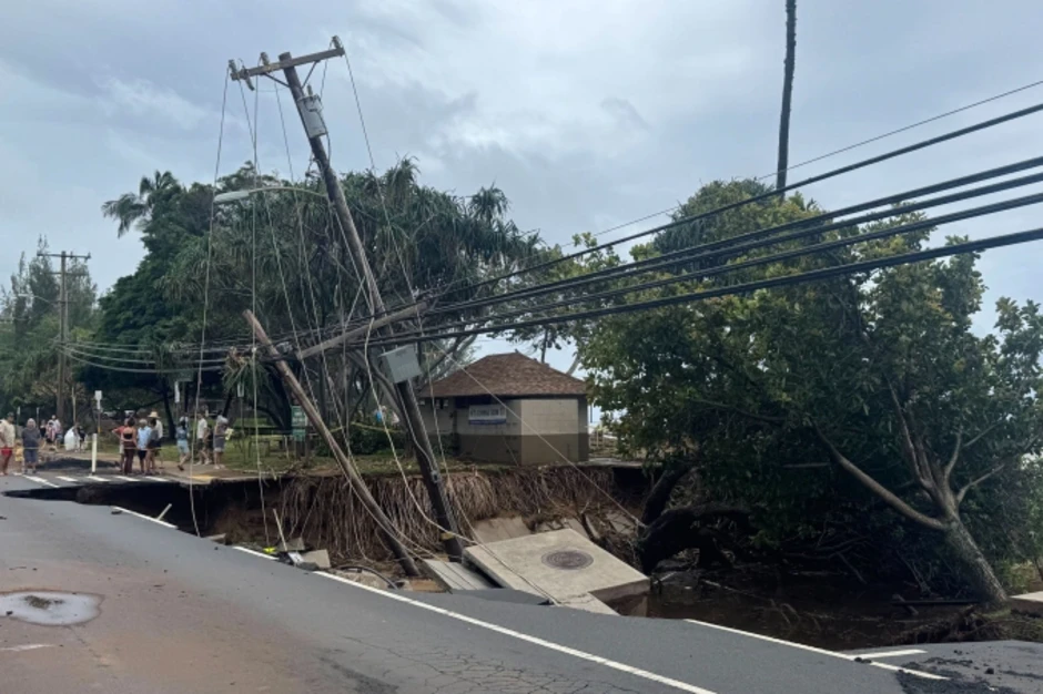 Lũ lụt biến đường phố thành sông ở Hawaii Lũ lụt biến đường phố thành sông ở Hawaii
